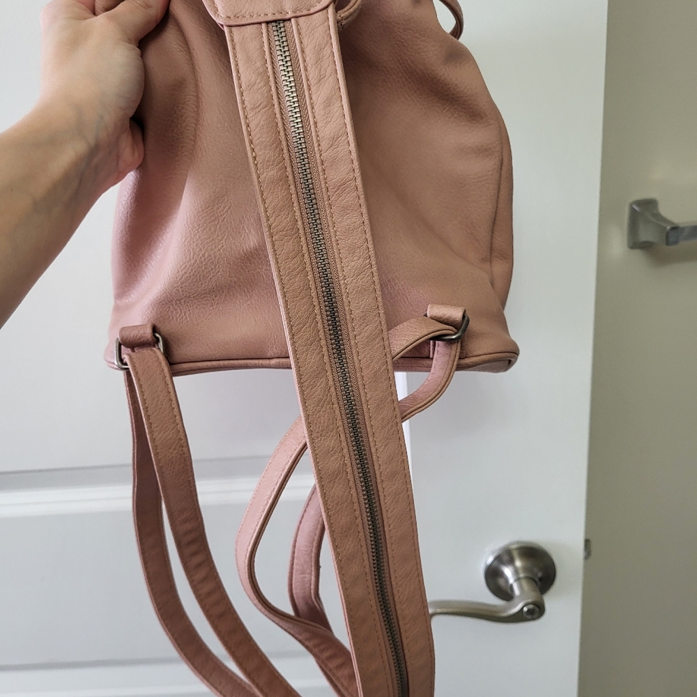Univerasal Thread Small Backpack - Picture 3 of 3
